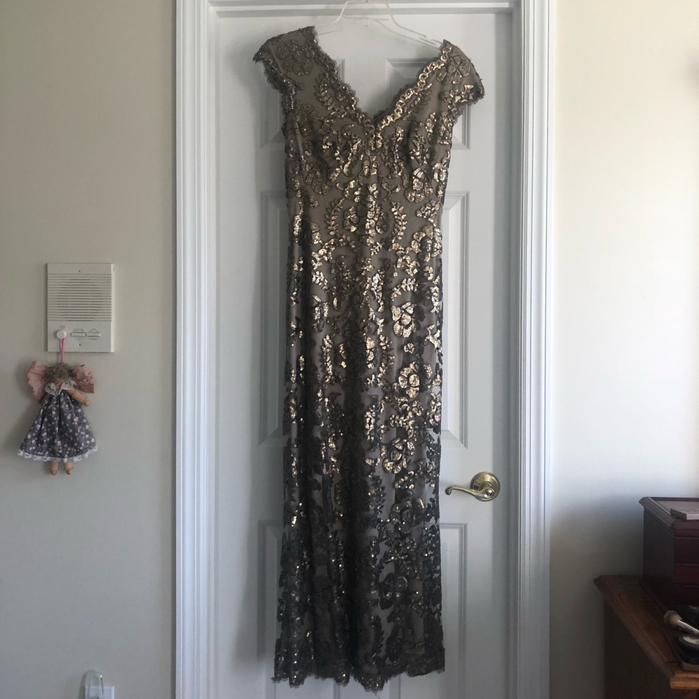 Tadashi beautiful sequins pewter gown